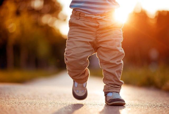 宝宝出生后前两个月变化大,家长要锻炼他这5个能力,宝宝更聪明