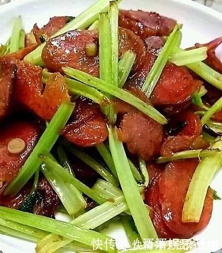 胡萝卜素|炒芹菜时加一宝，女性常食，血管畅通了，子宫干净了，皮肤更好！