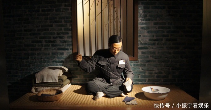 沉默|末代皇帝带老婆逛故宫,坐在龙椅说了一句话,让老婆沉默了