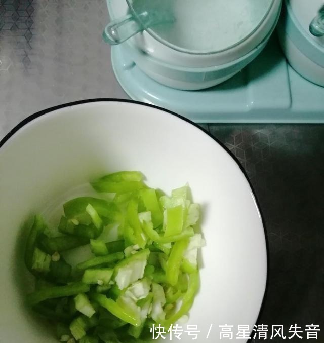 鸡蛋这种做法,全家人都争先恐后地吃,特别好吃,怎么吃也不腻