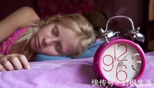 监控|“只要我跑得够快就抓不到我”,小学生迟到,监控仅拍下一道残影