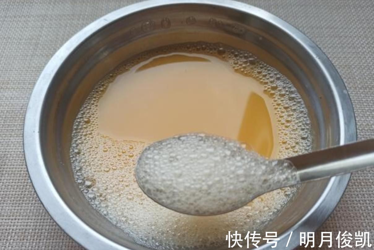 蒸鸡蛋羹，直接加水就错了！参考4要点，细嫩光滑，入口即化
