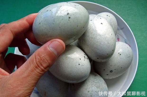 过年买皮蛋,别再随便挑了,牢记3不要技巧,个个新鲜又好吃