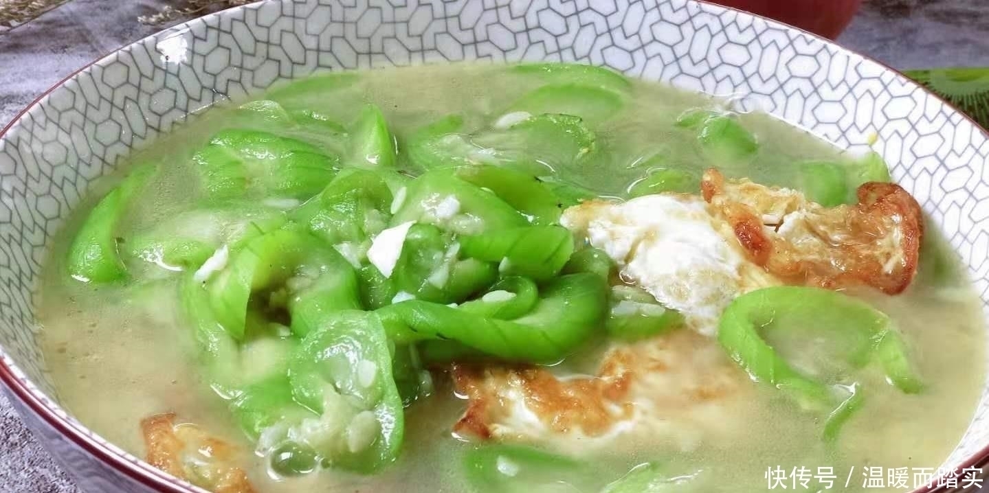 鲜甜|丝瓜汤怎么做才好喝？掌握3个要点，汤味鲜甜，丝瓜嫩绿不变色