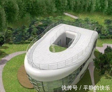 |幽默笑话:有一次上课,大家都在专心听讲,小王却很大声说话……