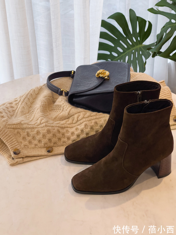 老寒腿 今年没有一双“齐踝靴”可惜了,这样搭保暖又显瘦,很适合老寒腿