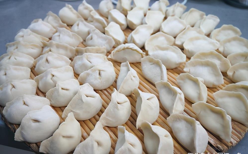 饺子|白菜饺子好吃有诀窍,教你调馅的正确做法与用料,饺子不好吃才怪