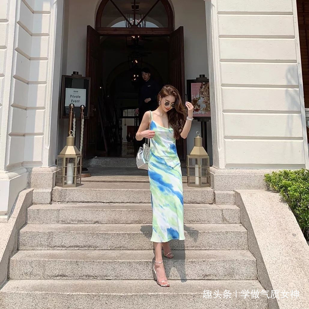 一字带凉鞋 凉鞋,这样穿才时髦 !