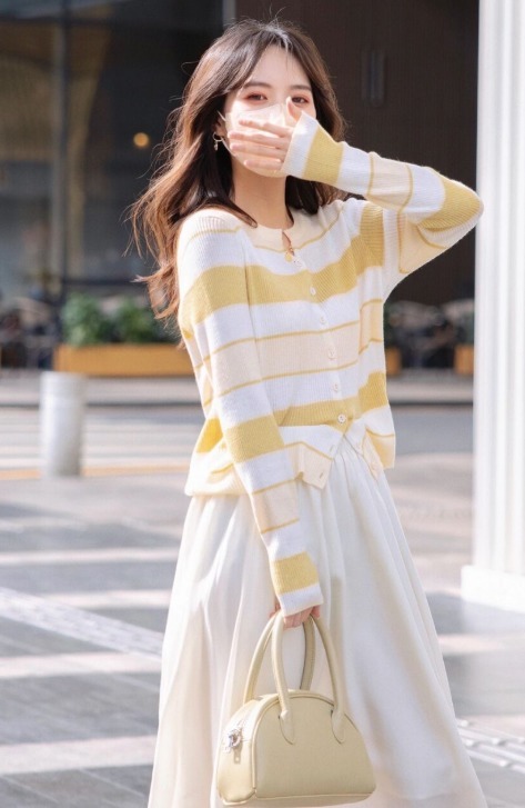 搭配 这个春天,穿“针织衫+半身裙”真美,低调演绎女人味