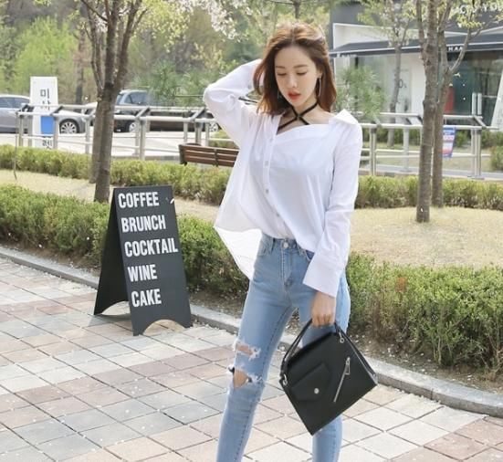 清新可人的美女,穿上紧身牛仔裤,减龄显气质