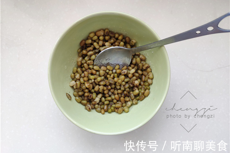 脾胃|夏天多给孩子做这点心，不用烤箱，一捏一蒸就好，强健脾胃不上火