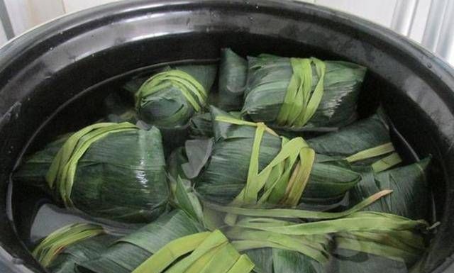 蜜枣|包粽子,从不用水煮粽叶,1个小技巧粽子软糯清香更入味