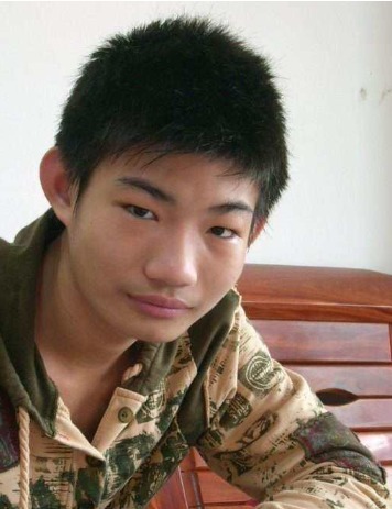 其中一位|他是中国第一懒人,出门不下地走路,吃饭靠人喂,如今怎样了?