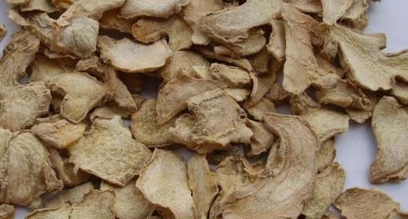 改善便秘|干姜配一宝,被称“天然”泻药,煮水喝一点,改善便秘祛湿气