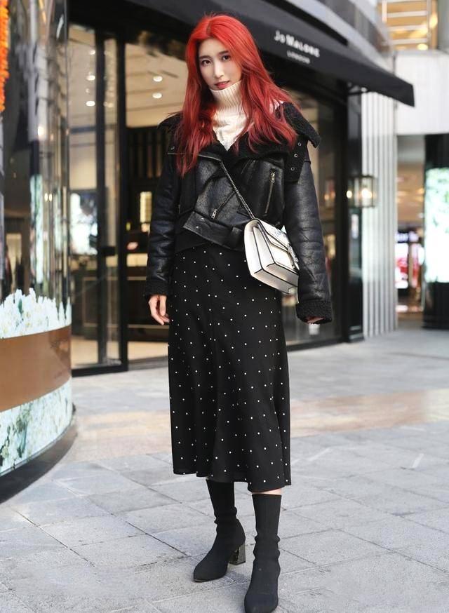 街拍|风吹裙摆美发飘,时髦佳人,小姐姐的美丽像丁香