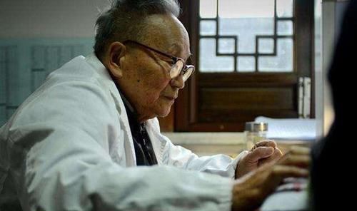 老中醫(yī)|老中醫(yī)祖?zhèn)黛钛鄞胤?每天喝點它,只需十天,眼袋去無蹤