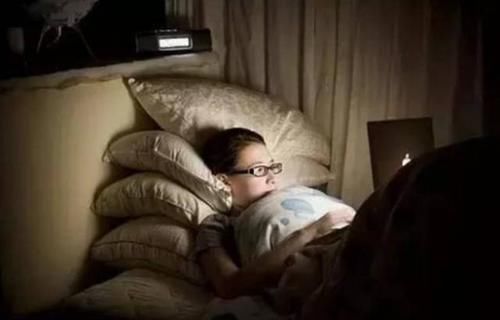 小宝宝|孕妈熬夜的时候,胎儿在腹中忙着“排毒”,看完答案后还敢熬吗?