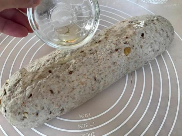 黑面包|这才是真正的黑面包,超多的杂粮坚果,无黄油不揉膜,又香又顶饿