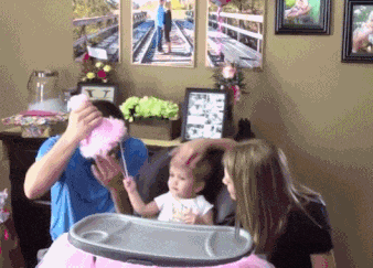 |搞笑GIF趣图有个坑爹的孩子,就问你疼不疼?