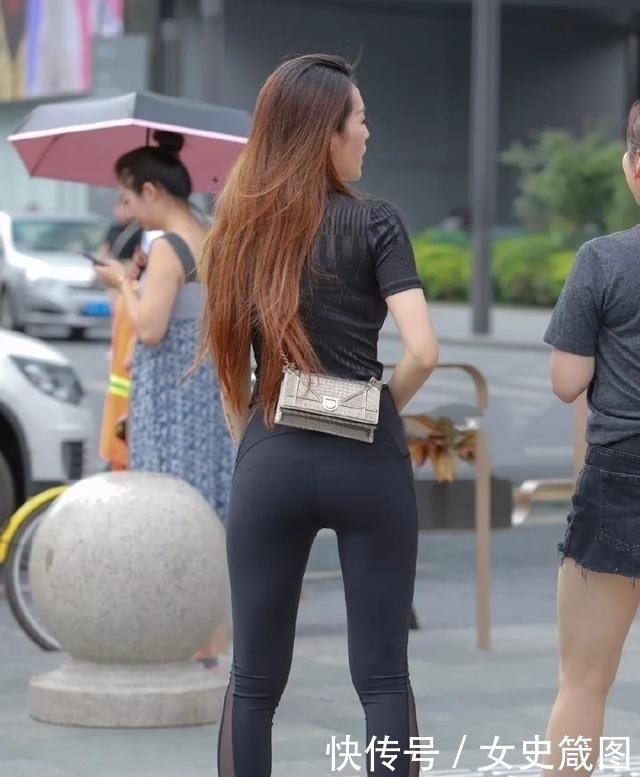 中长发 打底裤没有束缚感,都市妹子穿起来十分利落