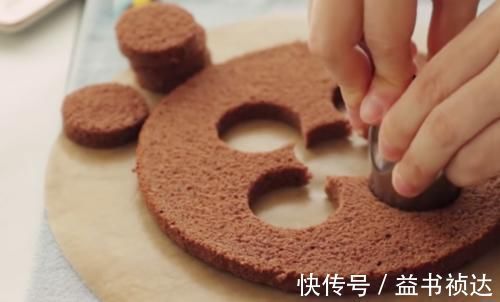 巧克力糯米糍，浓郁巧克力酱包裹软弹糯米糍，香甜可口