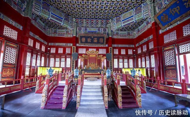 孔子|北京中心的这片古建群，比故宫还早100年，紫藤花开美不胜收