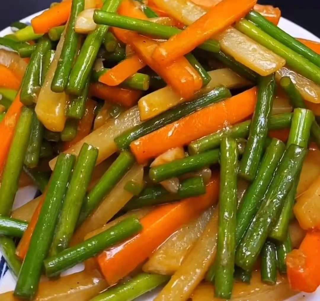 茄汁大虾|美食推荐:茄汁大虾,红烧鸡爪,糖醋莲藕,蒜苔炒土豆做法