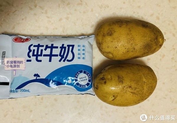 保鲜膜|2个土豆这样做,简单方便,绵软滑嫩,越吃越想吃,根本停不下口
