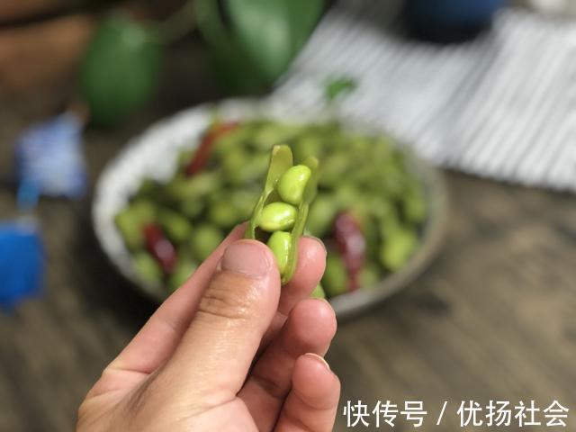大厨|煮毛豆，有人加酒，有人加醋，都是多此一举，大厨教你正确做法