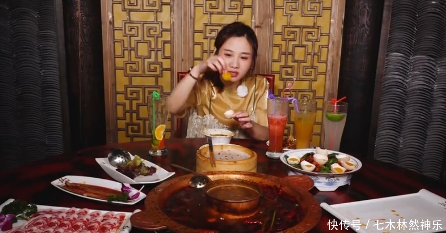 结账|密子君去何炅火锅店,1人吃30道“菜品”,结账时这谁顶得住