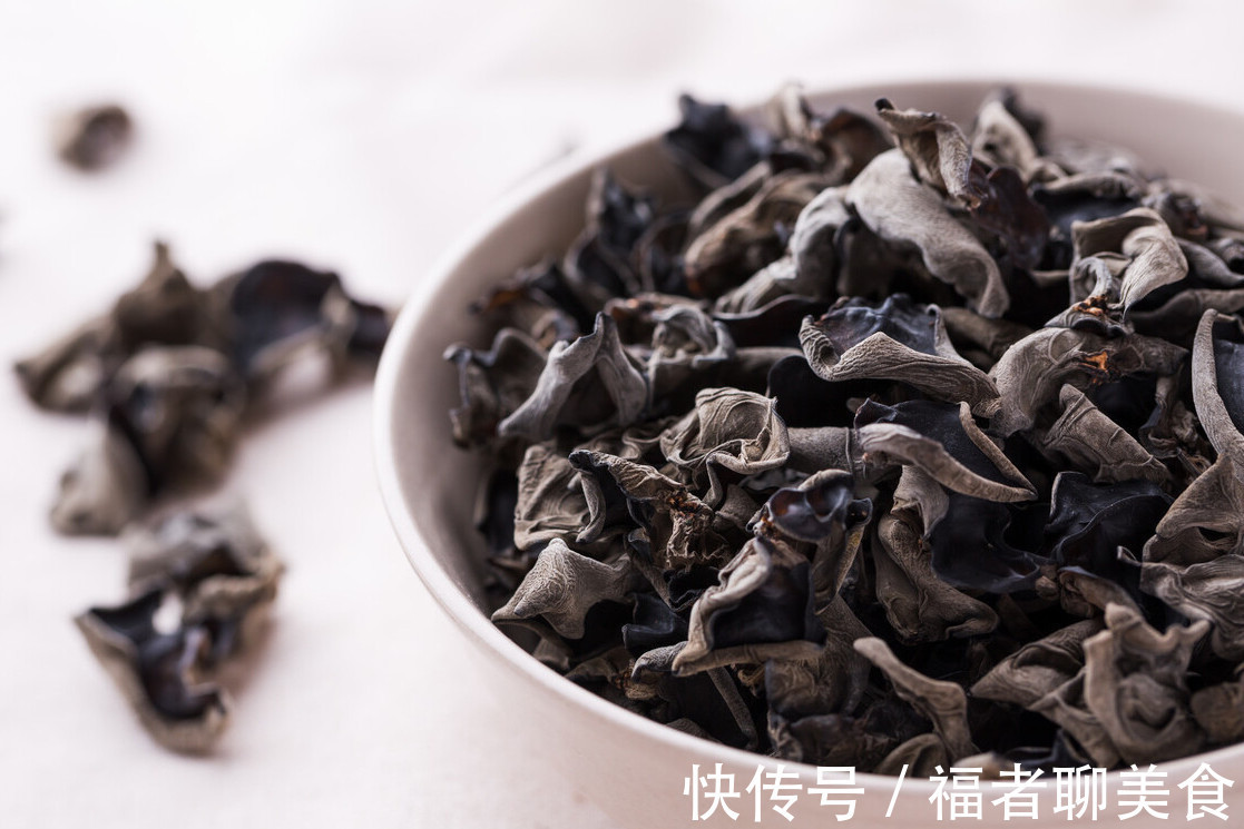 小苏打|木耳切记不要直接泡，教你一招，虫卵全跑掉，10分钟泡得又大又软