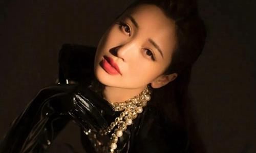 金莎：真实的浪漫只在瞬间发生，而不是投我所好