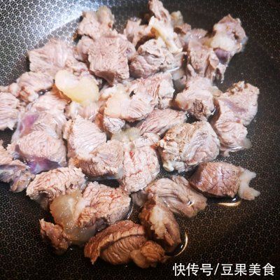  上桌|这道番茄牛腩汤，一上桌就被哄抢一空