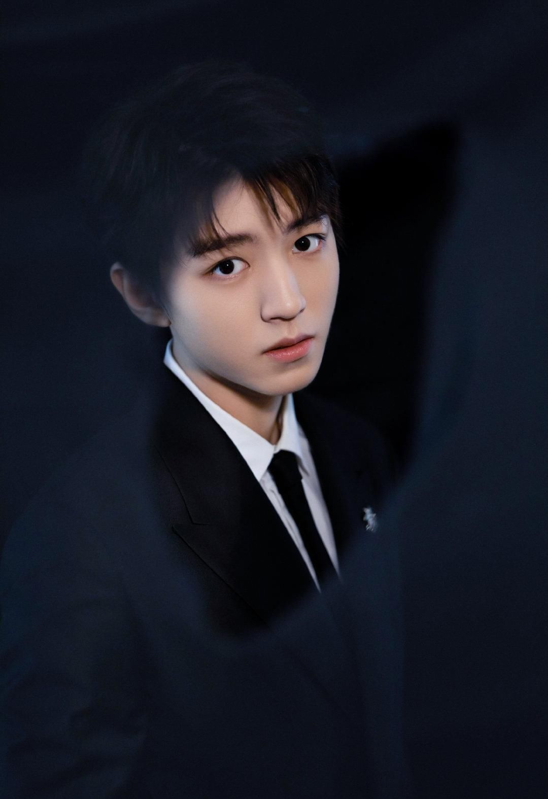 照片|欧阳娜娜摄影师火啦，杨幂和迪丽热巴的照片被网友质疑像游客照：摄影师滚！