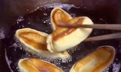 烙饼时,别再用凉水和开水了,用它,又软又香还出层,放凉也不硬