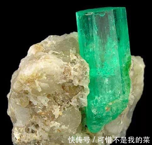 钒祖母绿 珠宝的种类繁多,这6种冷门又特别的宝石,你见过几种!