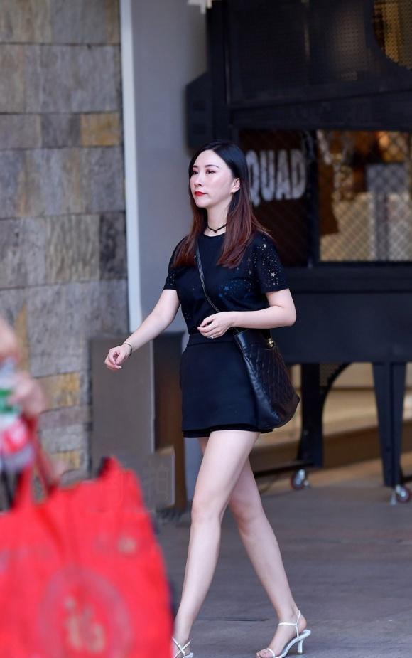 裙裤这样穿又帅又漂亮,轻松地穿出大长腿,好看又轻盈的气质