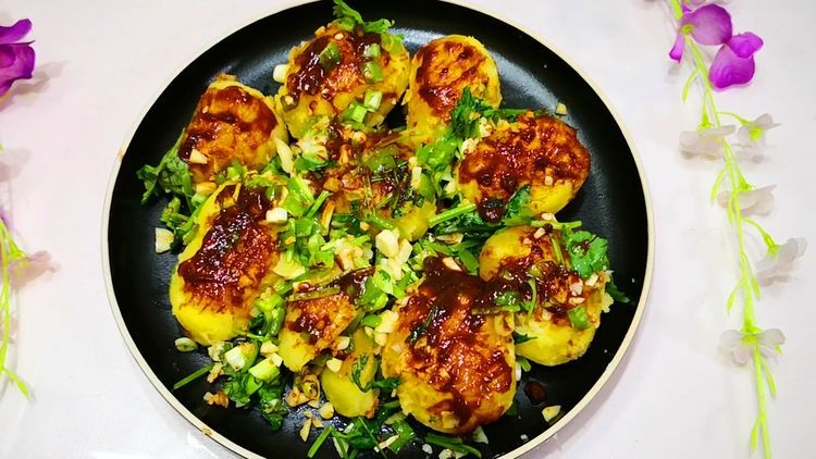 土豆又出新吃法,不煮不炸不凉拌,出锅比肉还香,一顿8个不够吃