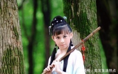 下联|少女上联“铁锤打铁铲，铁打铁”，二师兄对下联，少女暗喜