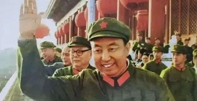 空军|1978年华国锋为人民空军题字真惊艳,浑厚有力,略带颜体行书笔意