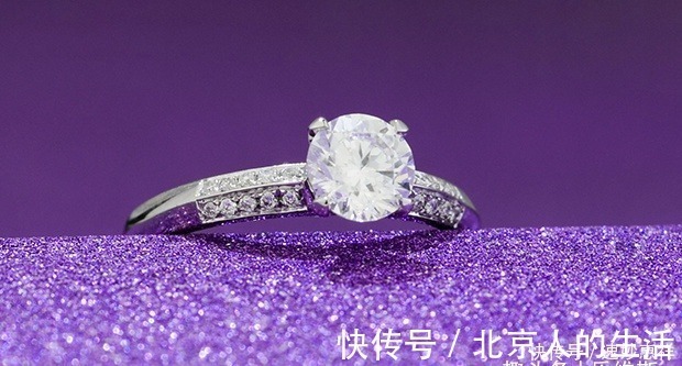 戒指|求婚钻戒如何挑选?了解这些让你瞬间俘获女生心