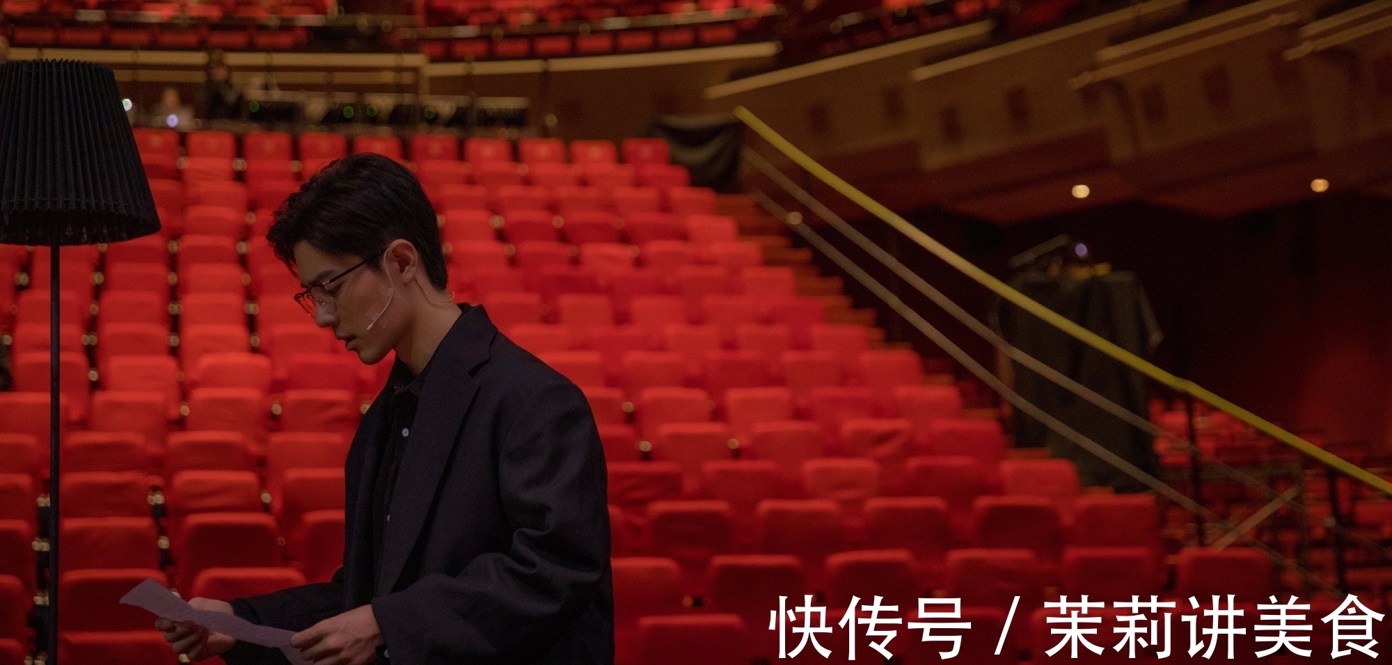 肖战刚|肖战成名不易,吃一个锅盔要饿两天,没想过自己会去大剧院表演