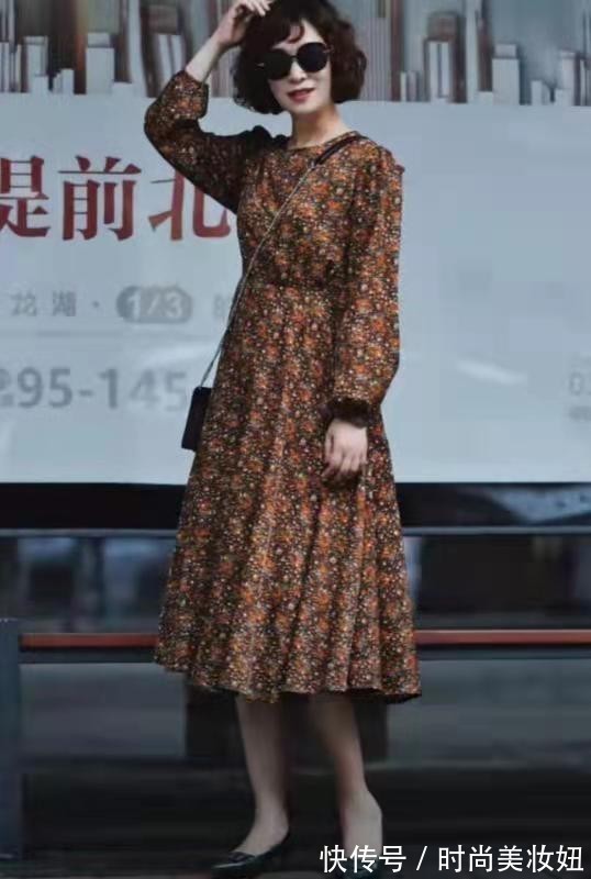 穿搭|奔五的女人甩掉“大妈感”,看这位大龄姐姐,靠穿搭显年轻又优雅
