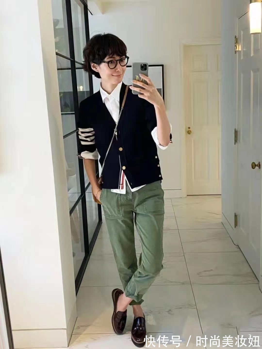 减龄|女人过了40岁更要注重气质,学这位“大龄姐姐”的穿搭,高雅大气