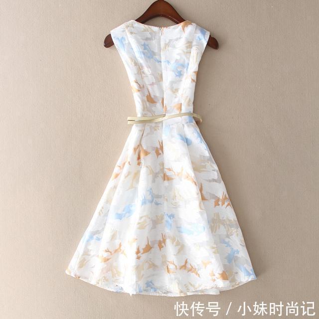 时尚|论时髦和显瘦,我只服收腰修身款裙子