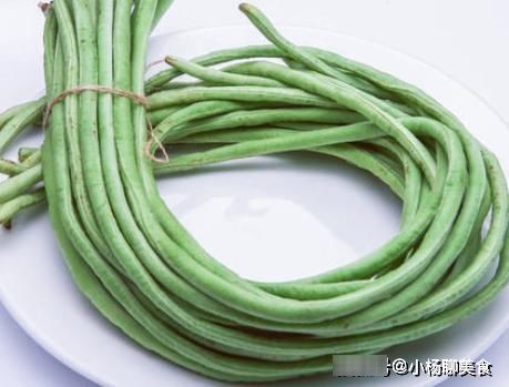 豆角|天太热，我家豆角从不炸，加1个鸡蛋2勺面粉，出锅小孩抢着吃