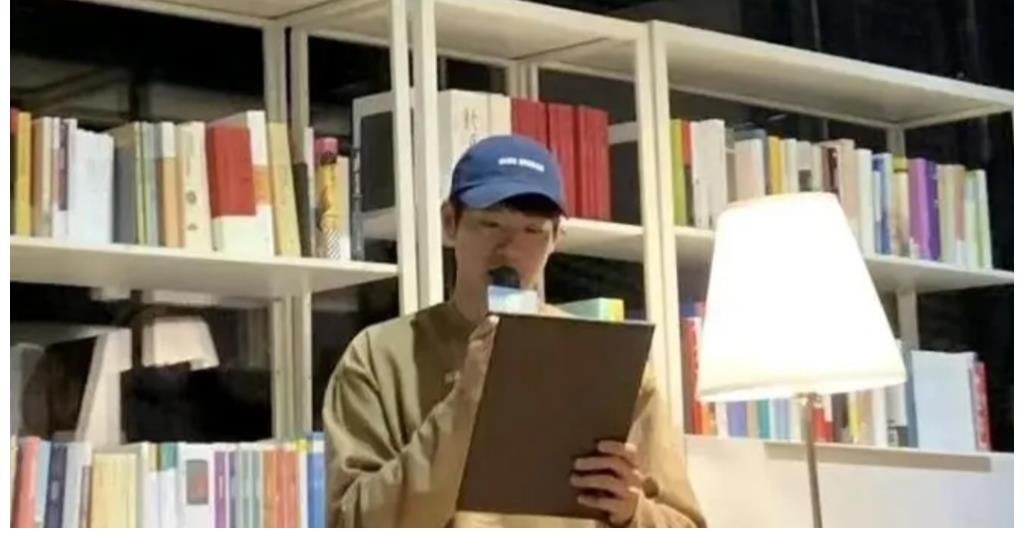 何炅憋屈?在乌镇抱着周迅痛哭后,又与魏大勋张艺兴现身朗读会