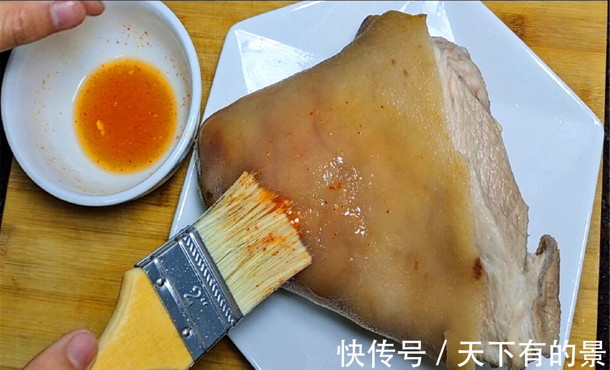 灵魂|贵州酸菜蹄膀做法来了,先油炸再慢卤,配上一碗灵魂蘸水,绝了