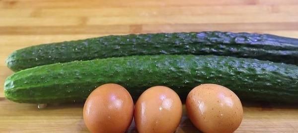 做法|一根黄瓜,三个鸡蛋,教你一个百吃不厌的做法,比大鱼大肉都好吃