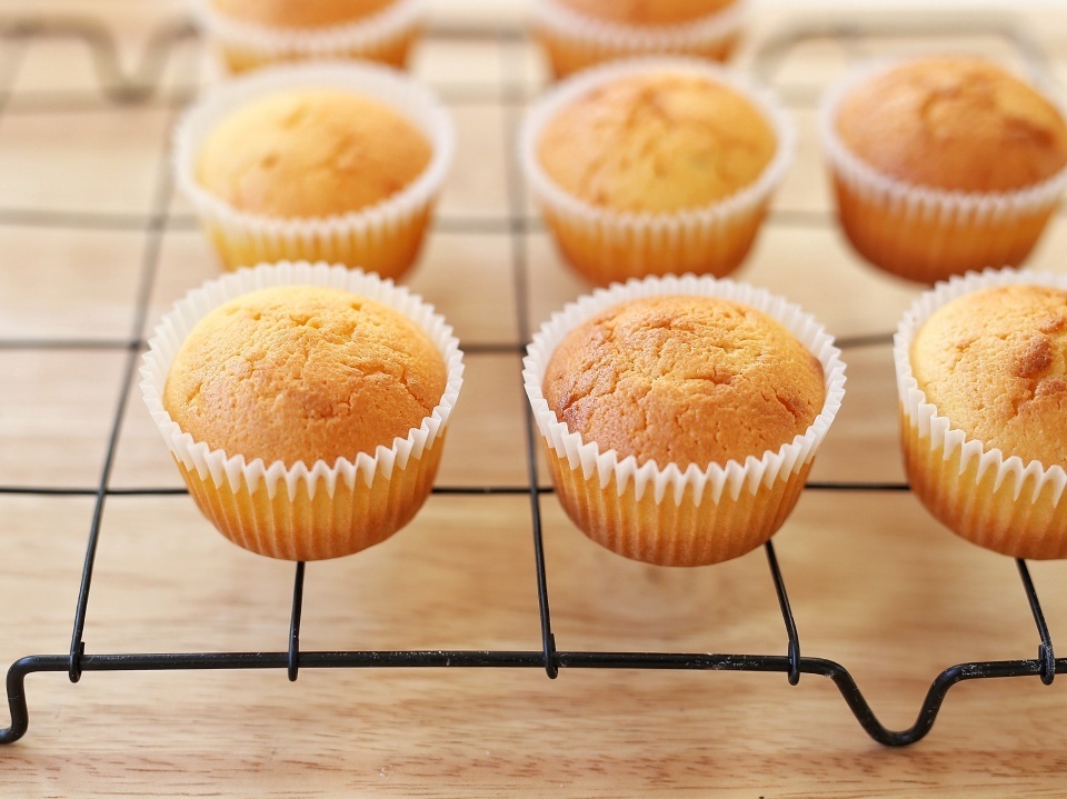 此款小蛋糕好吃又好看,比蛋糕店的香多了,没想到做法竟如此简单